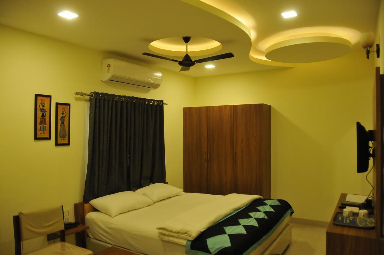 Hotel Pasupala Grand Anantapur Bagian luar foto